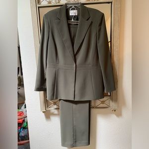 Le Suit pant suit